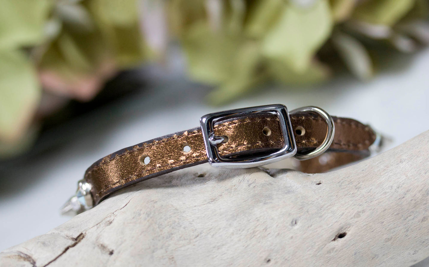 Tiny Crystal Spike Collar