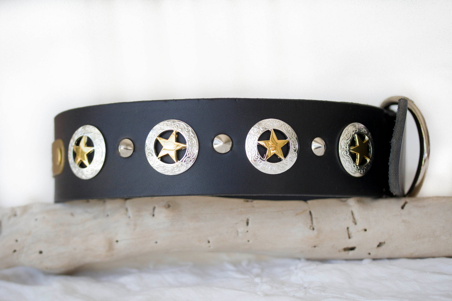 Handmade latigo leather collar with Texas Star hardware for large dogs - Kippy and Co