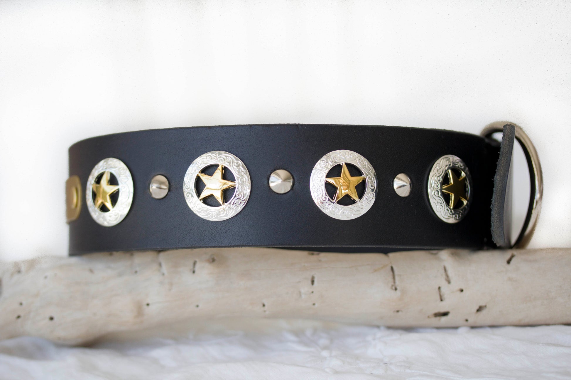 Handmade latigo leather collar with Texas Star hardware for large dogs - Kippy and Co